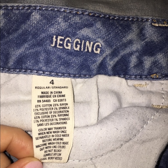 American Eagle light wash jeans - Picture 4 of 4